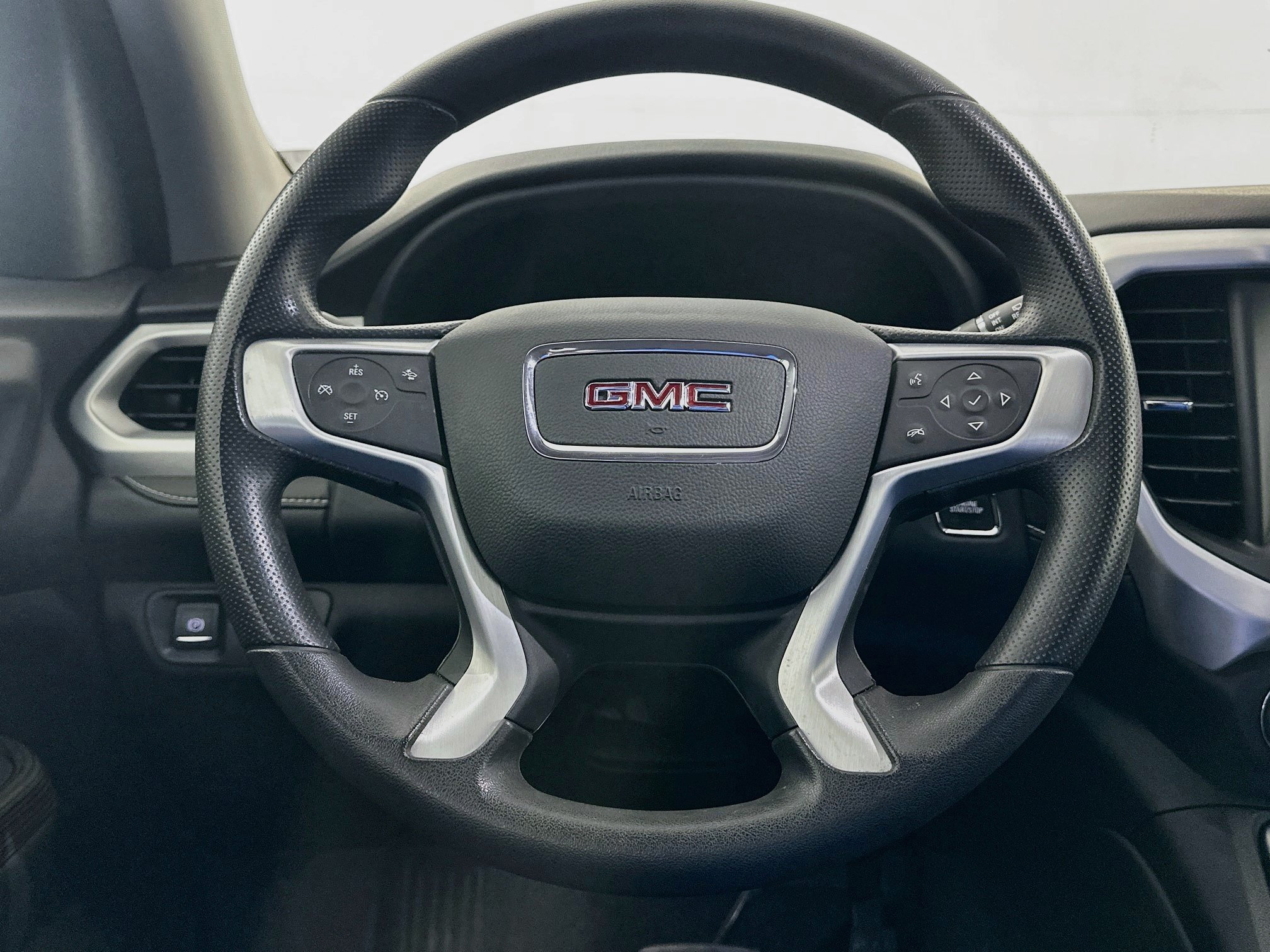 Used 2023 GMC Acadia SLE w/ Driver Convenience Package FWD image 18