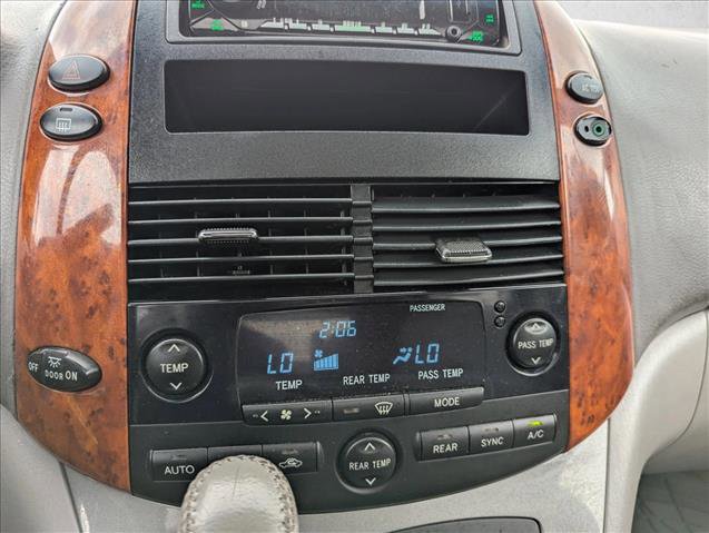Used 2010 Toyota Sienna XLE FWD image 18