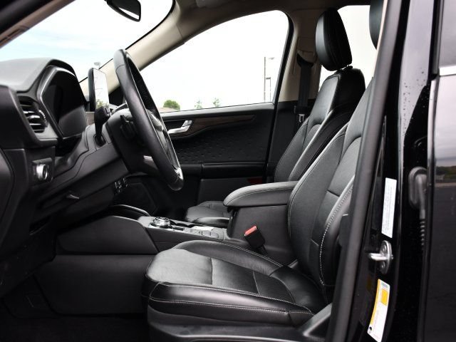 Used 2020 Ford Escape Titanium AWD/4WD image 16