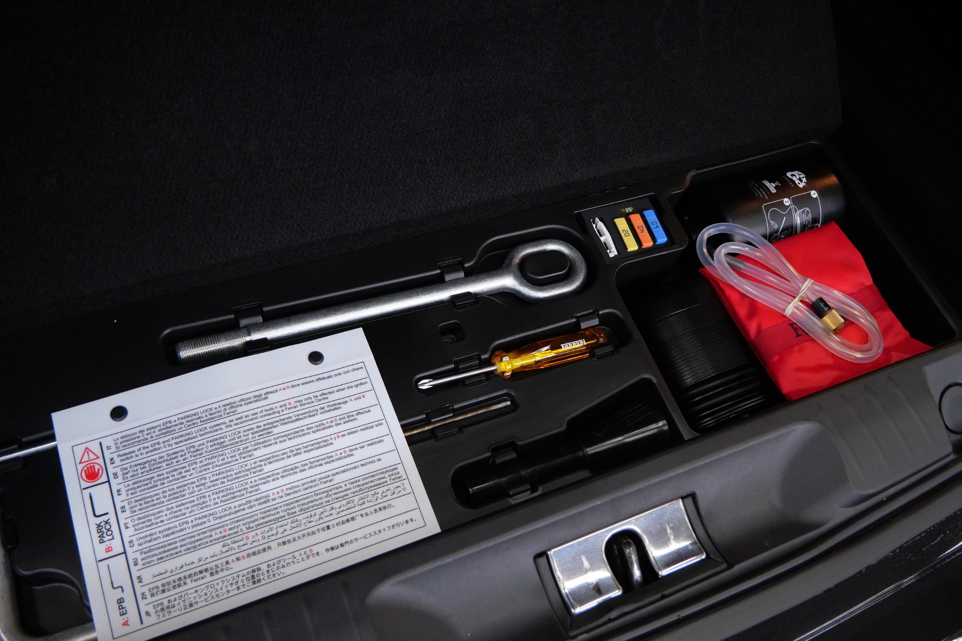 Used 2015 Ferrari California T RWD image 36