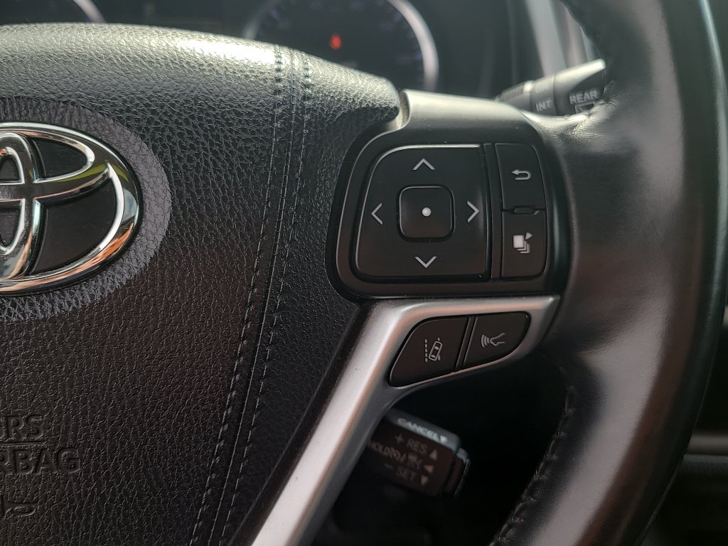 Used 2018 Toyota Highlander Limited AWD/4WD image 33