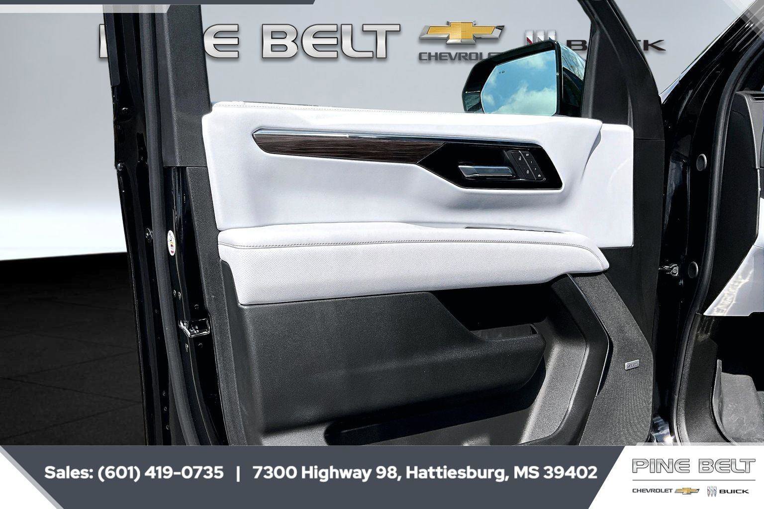 Used 2025 Chevrolet Suburban Premier image 17