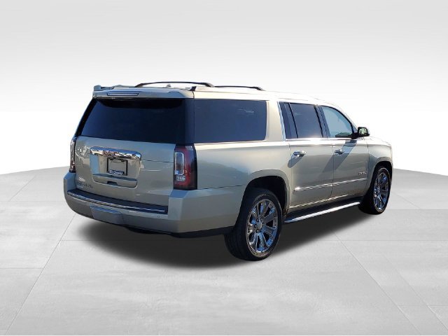 Used 2015 GMC Yukon XL Denali w/ Touring Package AWD/4WD image 3