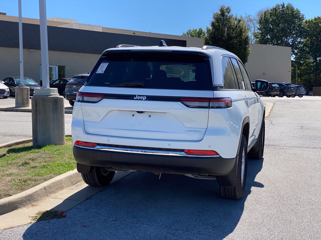 Used 2025 Jeep Grand Cherokee Laredo w/ MOPAR Finishing Package RWD image 7