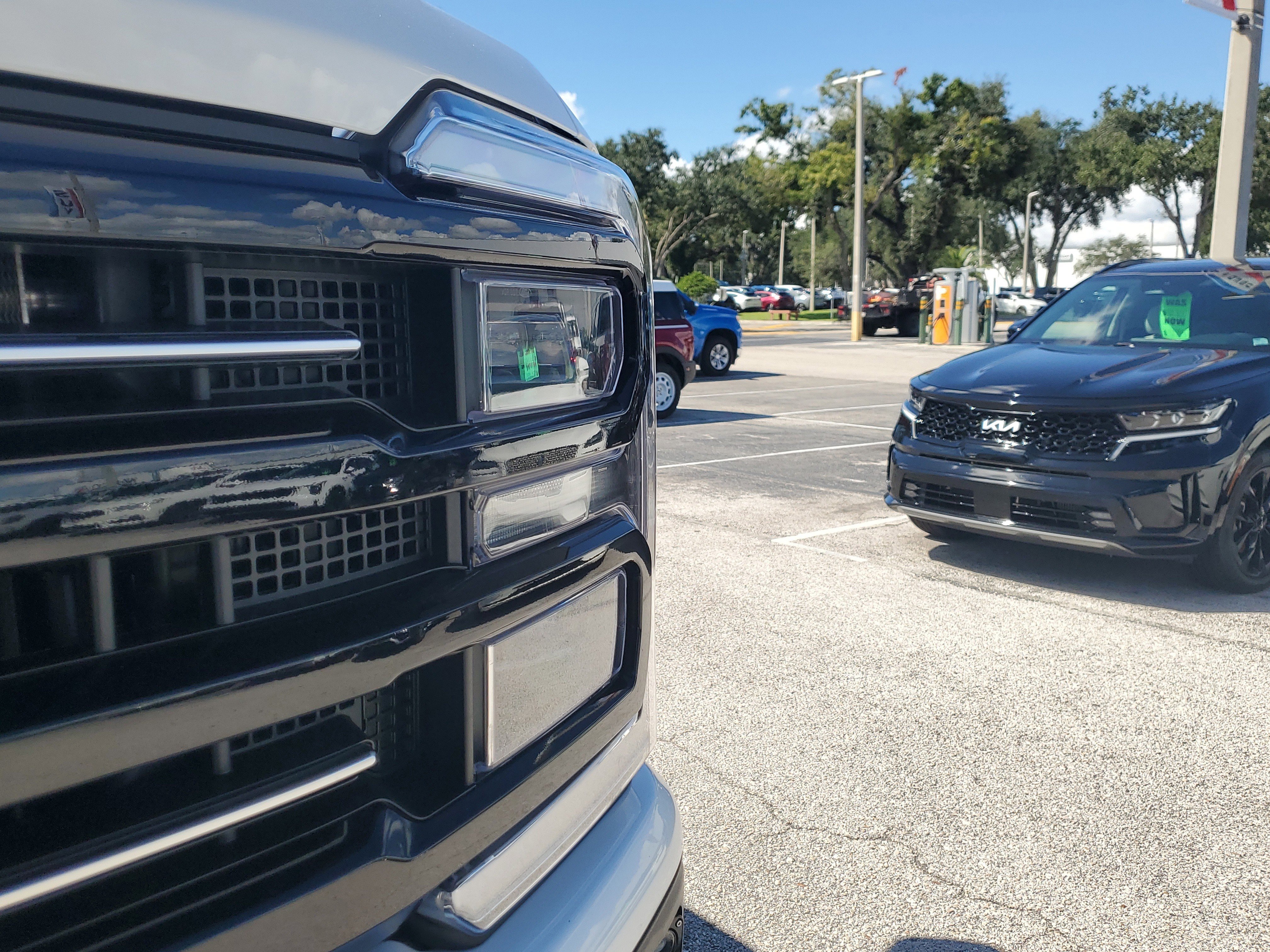 New 2026 Ford F350 Platinum w/ FX4 Off-Road Package image 4