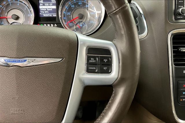 Used 2014 Chrysler Town & Country Touring-L w/ Trailer Tow Group FWD image 23
