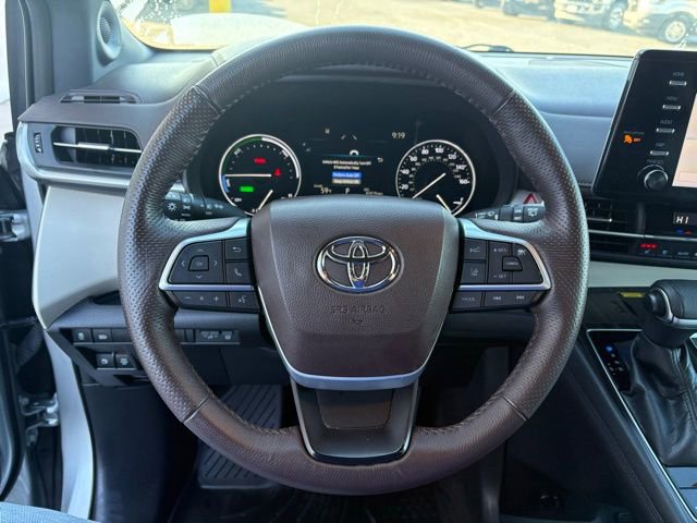 Used 2021 Toyota Sienna Platinum image 13