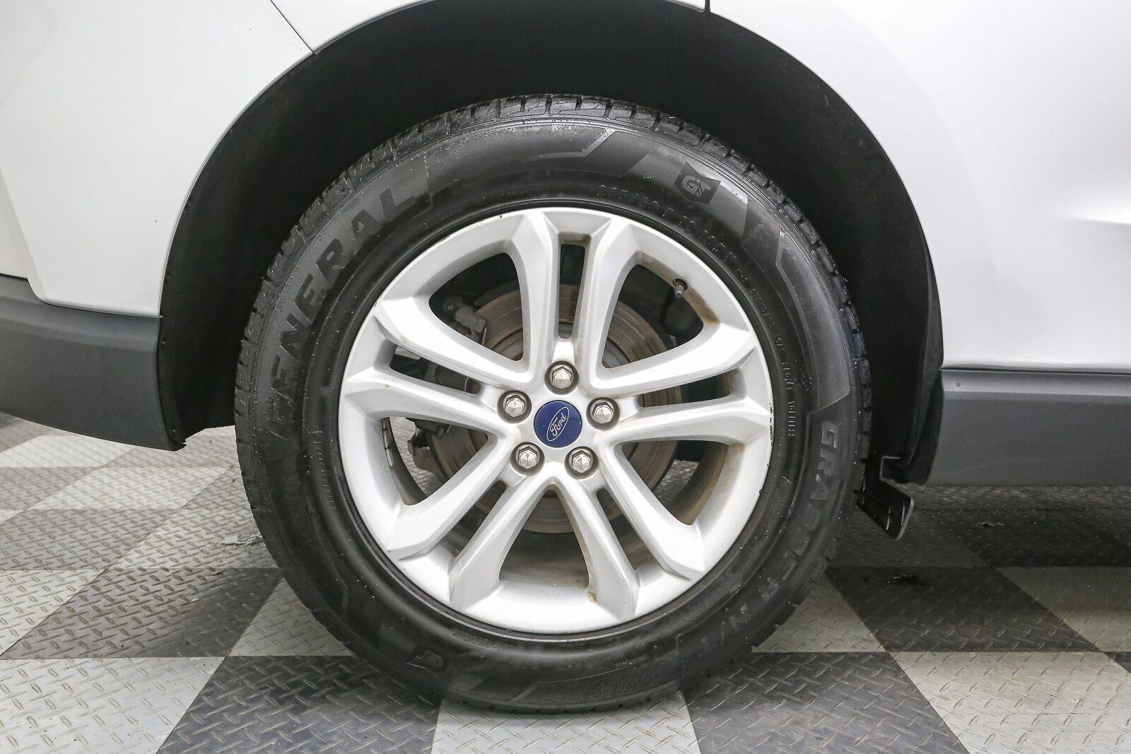 Used 2019 Ford Edge SEL w/ Equipment Group 201A AWD/4WD image 18