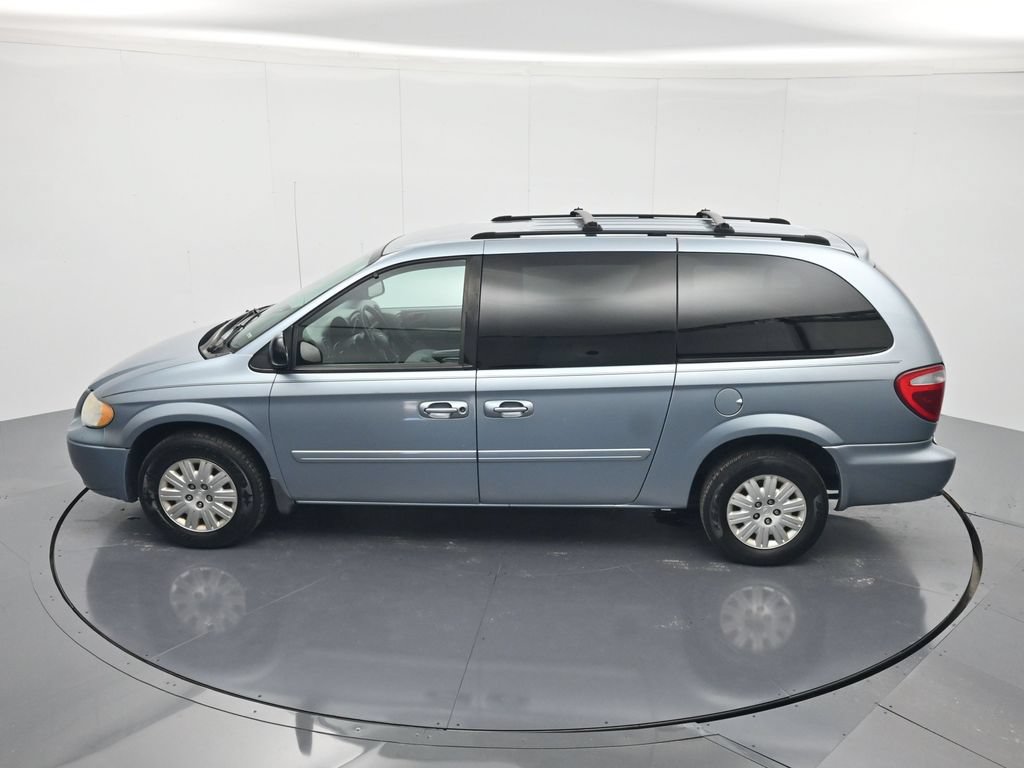Used 2005 Chrysler Town & Country LX w/ Popular Equipment Group II FWD image 33