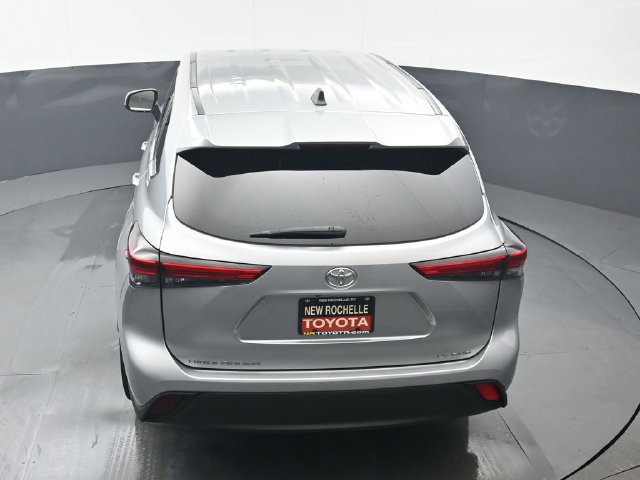 Used 2022 Toyota Highlander LE AWD/4WD image 41