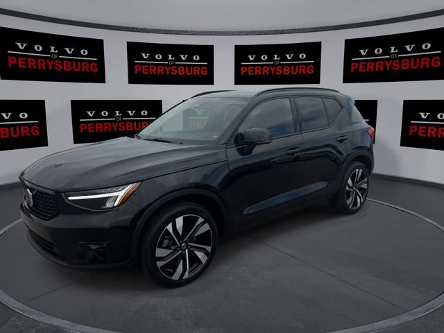 Used 2023 Volvo XC40 B5 Plus w/ Driver Assist Package image 4
