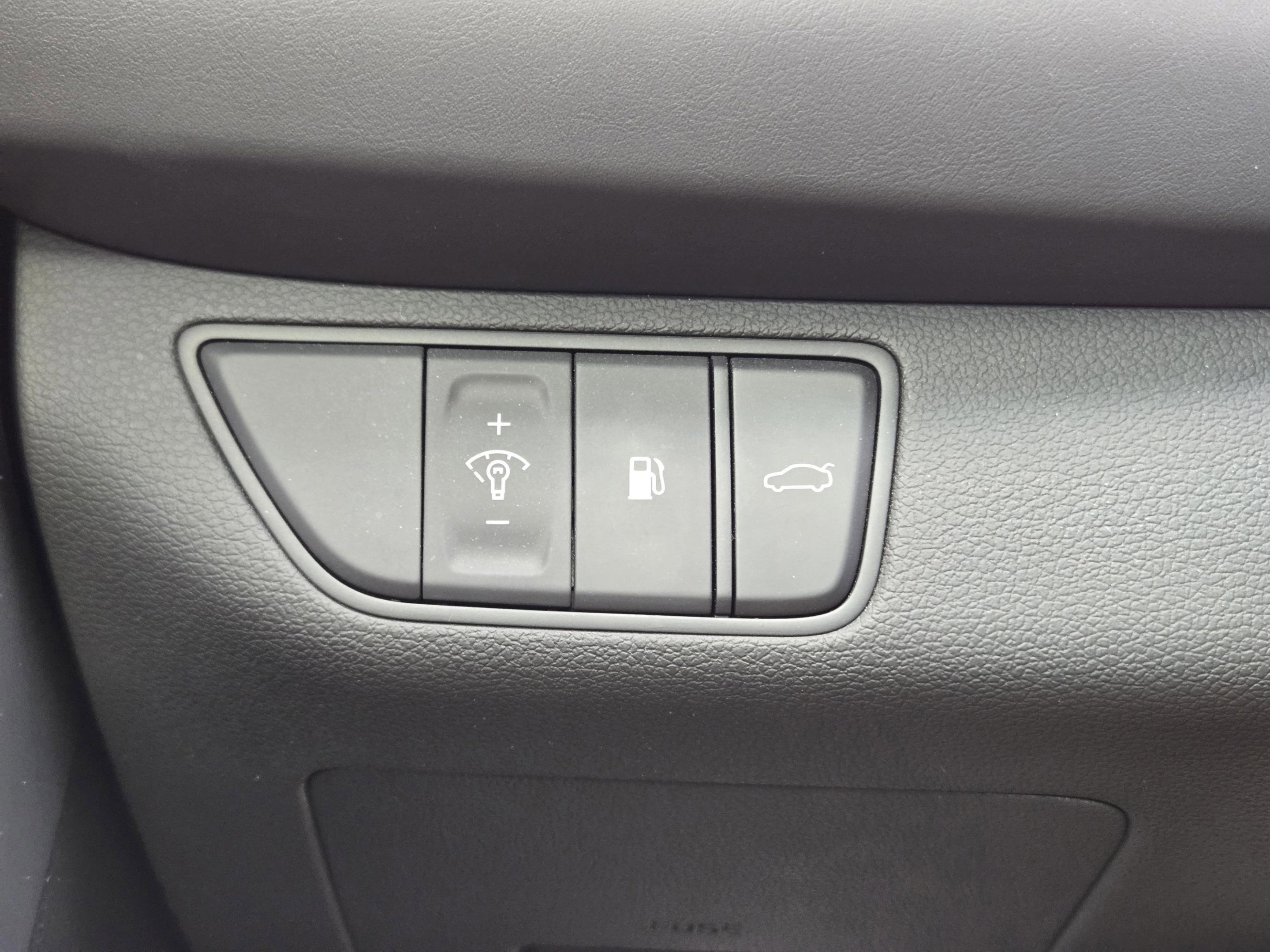 Used 2022 Genesis G70 2.0T image 21