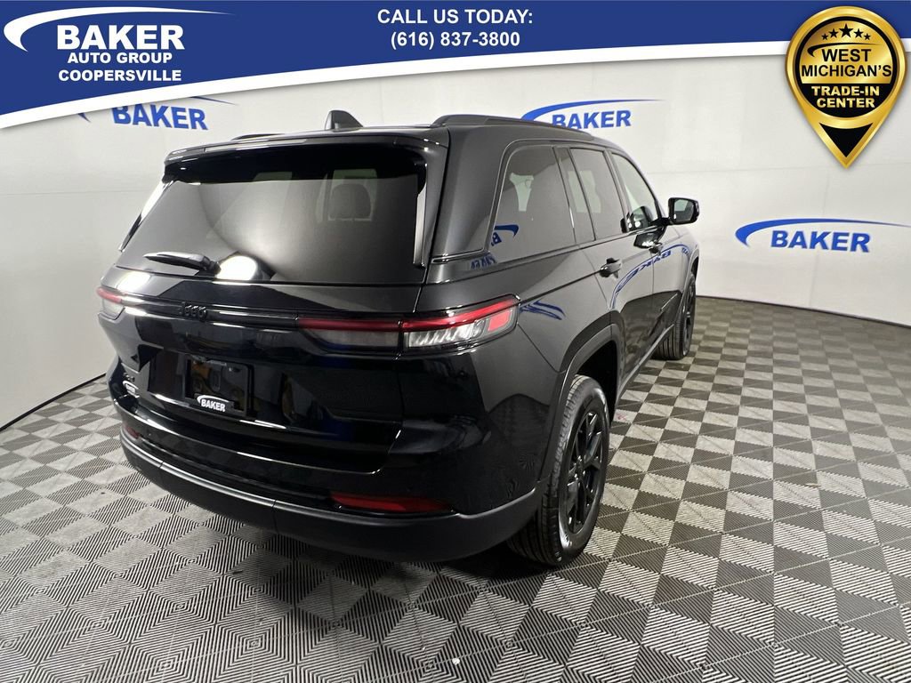 Used 2025 Jeep Grand Cherokee Altitude image 9