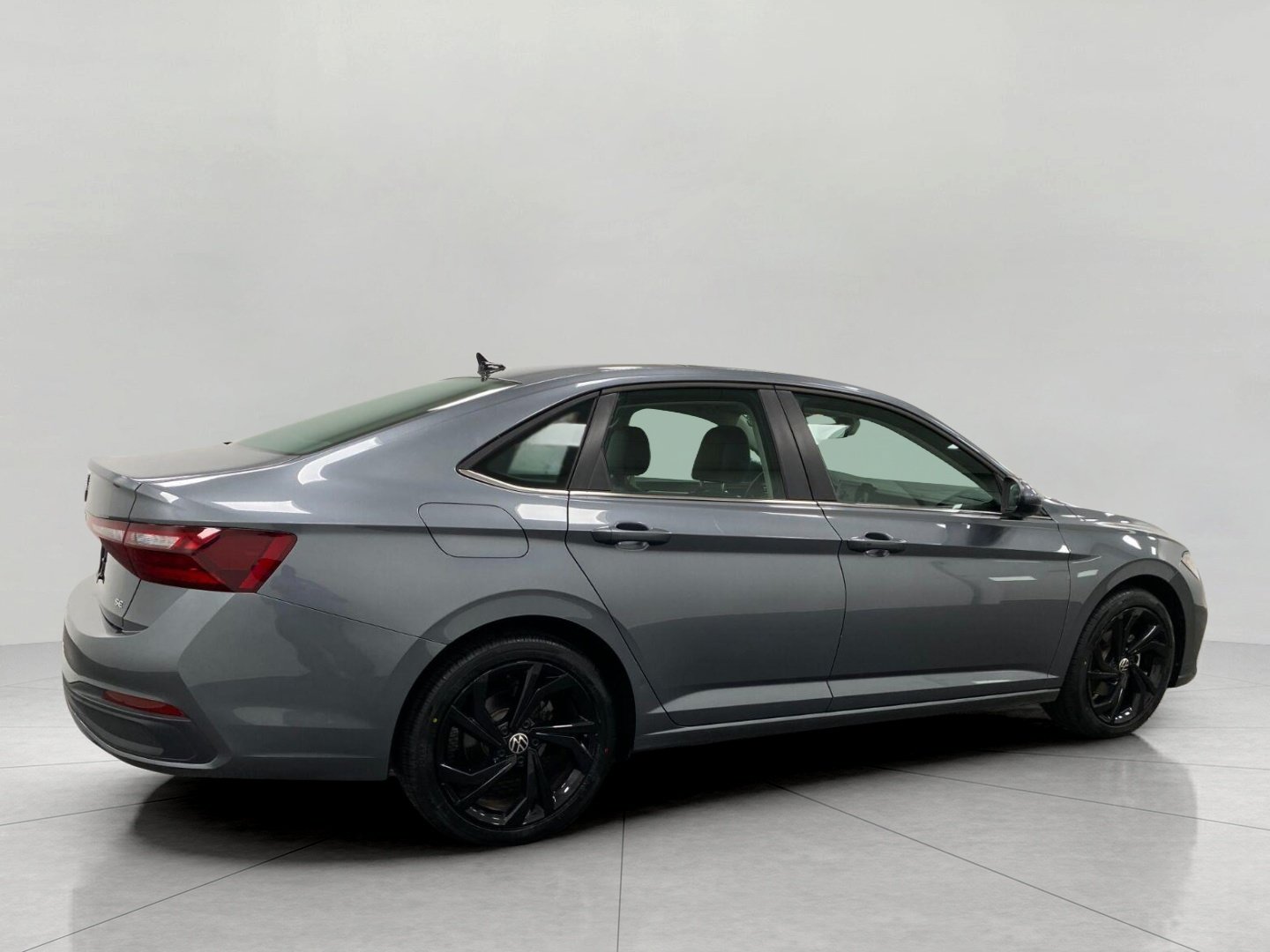 Certified 2025 Volkswagen Jetta SE FWD image 2