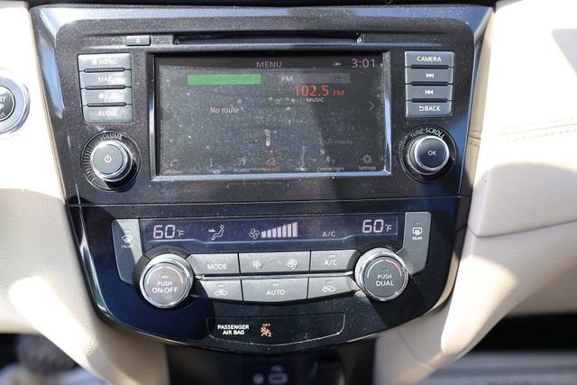 Used 2018 Nissan Rogue SL w/ Premium Package AWD/4WD image 24
