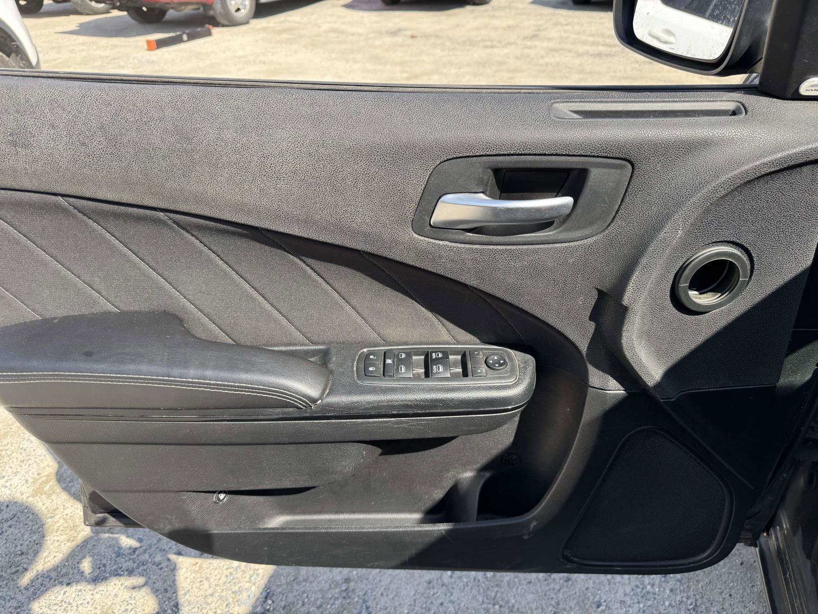 Used 2019 Dodge Charger SXT w/ Blacktop Package image 13