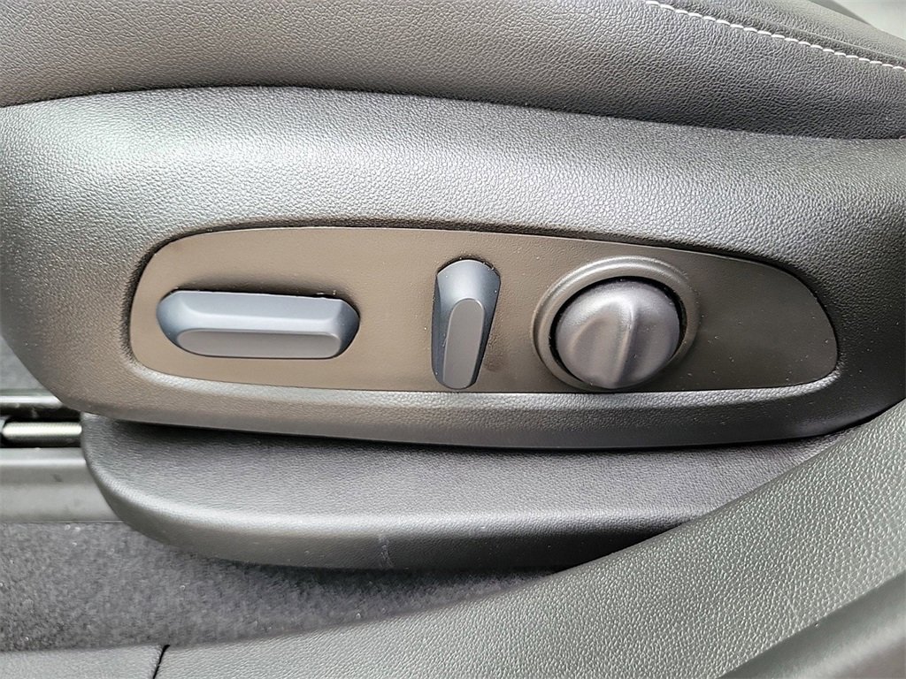 Used 2023 Chevrolet Blazer LT image 16