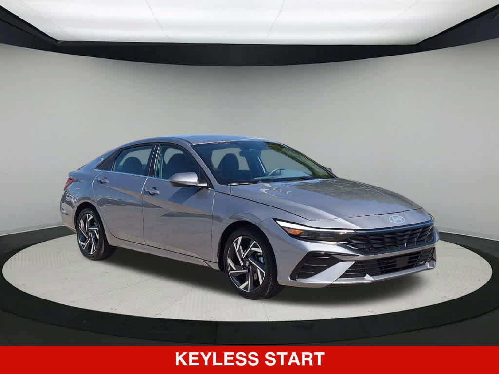 Used 2025 Hyundai Elantra SEL FWD image 9