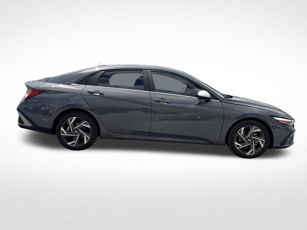 Used 2024 Hyundai Elantra SEL w/ Convenience Package FWD image 8