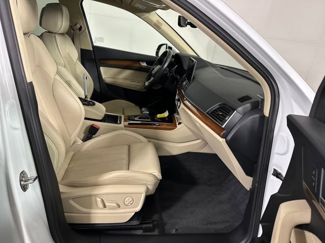 Used 2022 Audi Q5 e Premium Plus w/ Premium Plus Package image 28