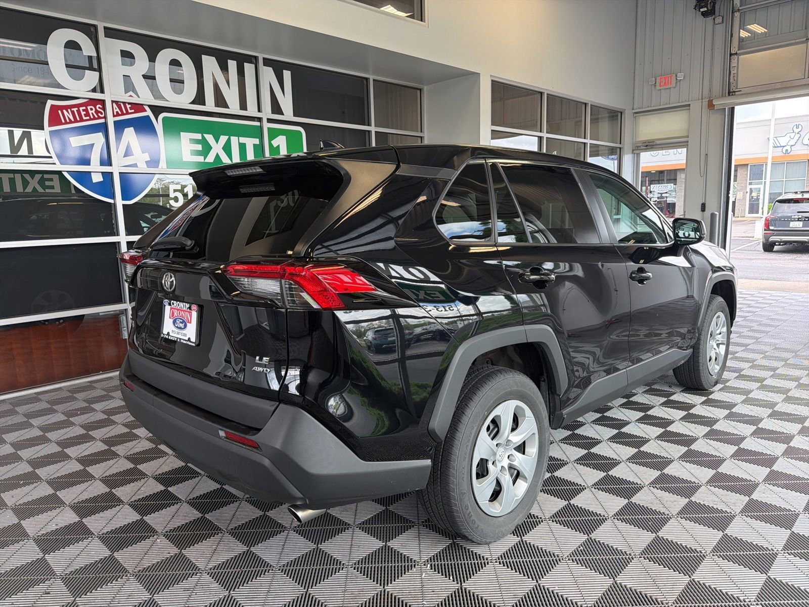 Used 2022 Toyota RAV4 LE AWD/4WD image 6