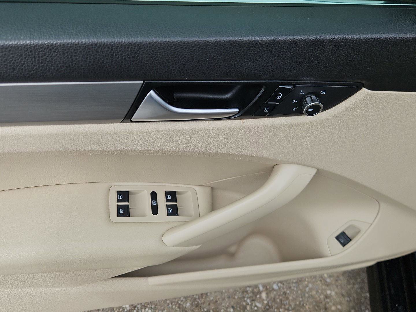 Used 2015 Volkswagen Passat TDI SE image 10