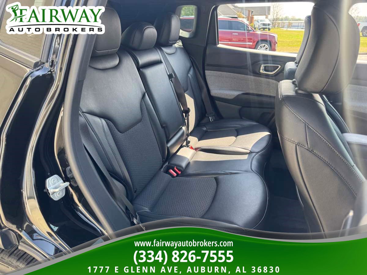 Used 2023 Jeep Compass Latitude w/ Sun and Sound Group AWD/4WD image 13