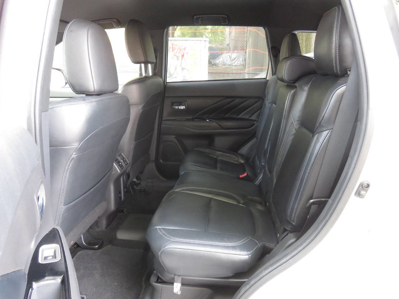 Used 2020 Mitsubishi Outlander SEL image 18
