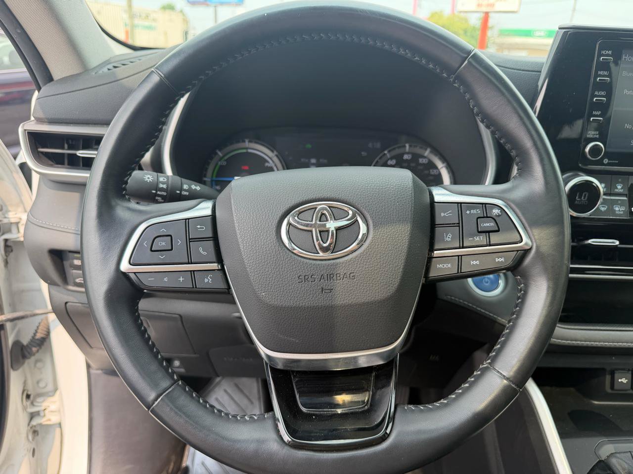 Used 2021 Toyota Highlander XLE AWD/4WD image 18