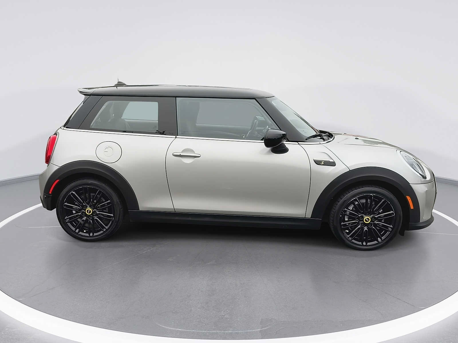 Used 2024 MINI Cooper SE FWD image 9