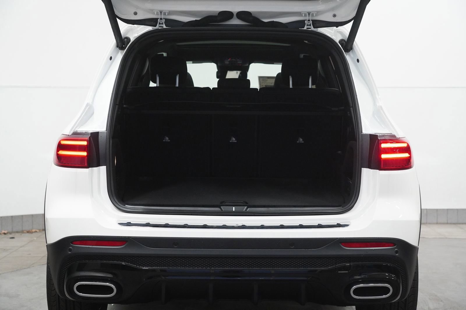 New 2026 Mercedes-Benz GLB 250 4MATIC image 35