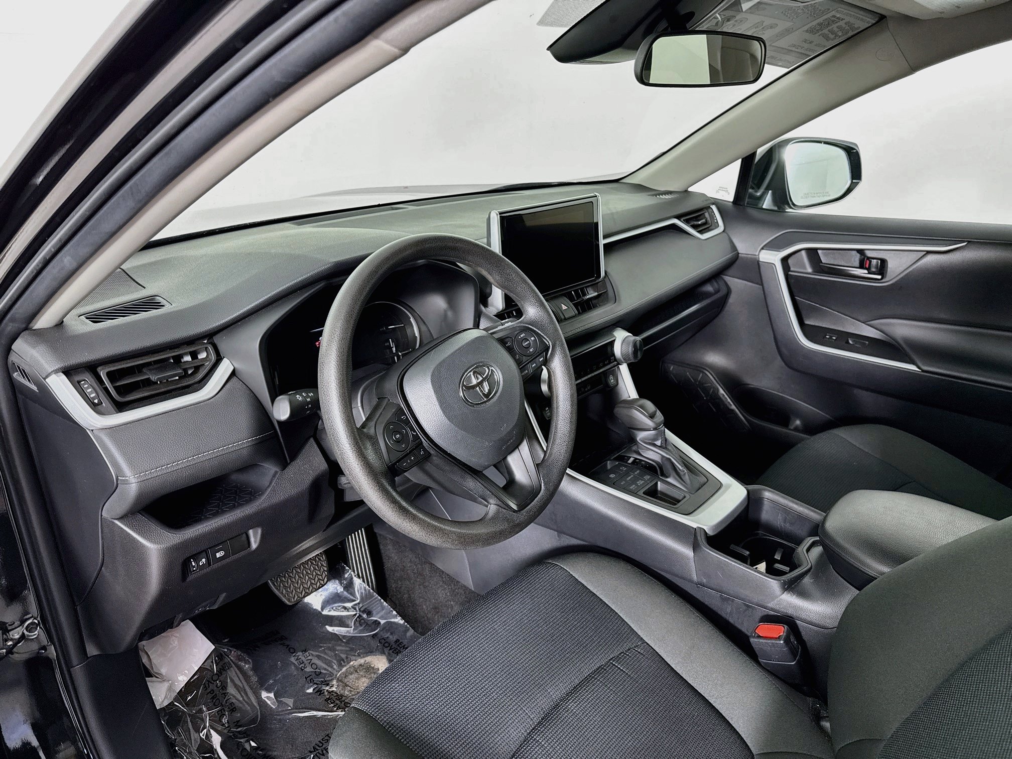 Certified 2025 Toyota RAV4 LE AWD/4WD image 9