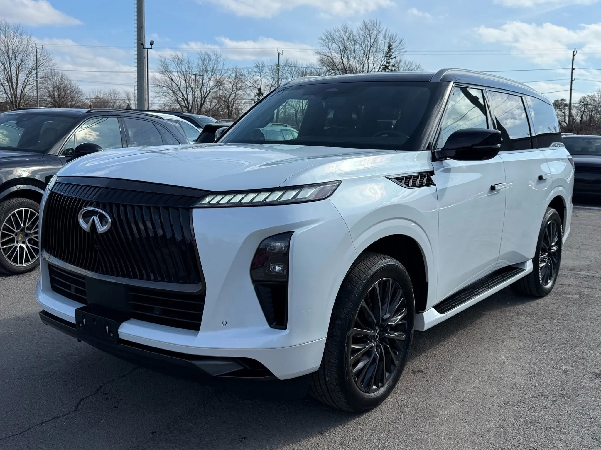 Used 2025 INFINITI QX80 Autograph image 1