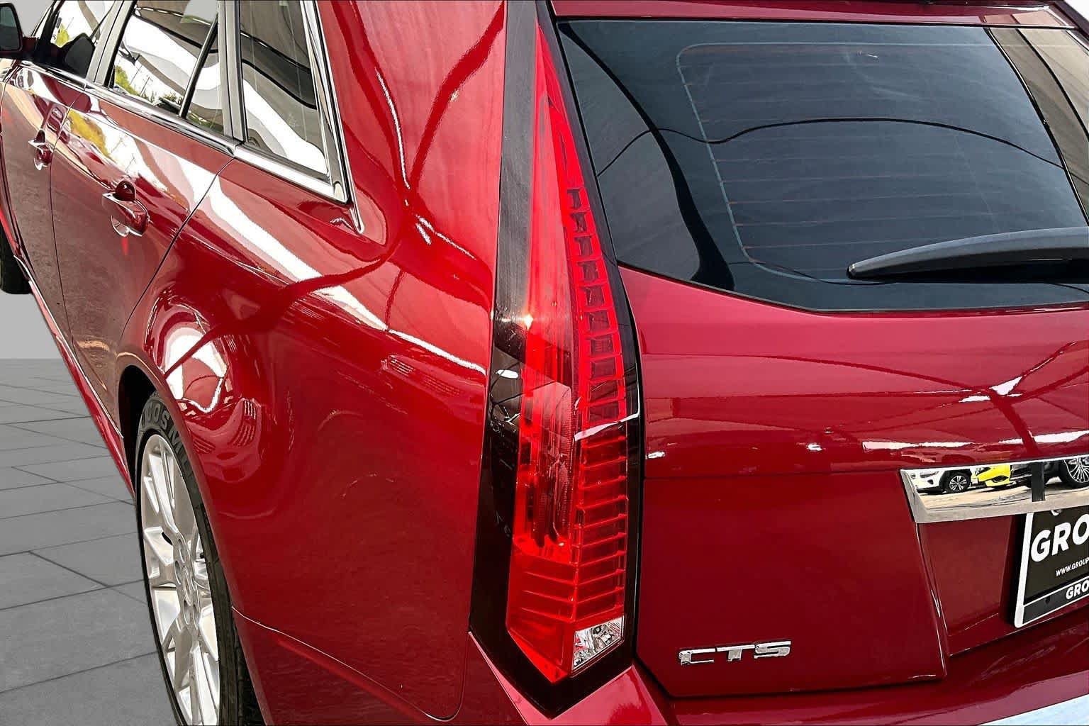 Used 2010 Cadillac CTS Premium RWD image 28