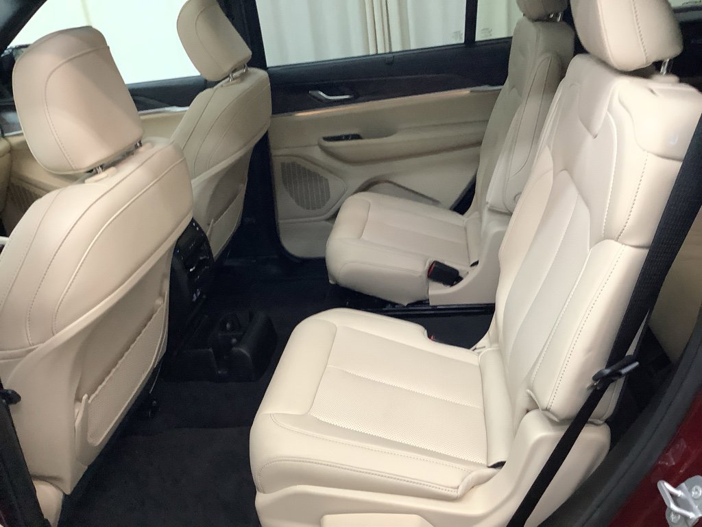 Used 2025 Jeep Grand Cherokee L Limited w/ Luxury Tech Group II image 28