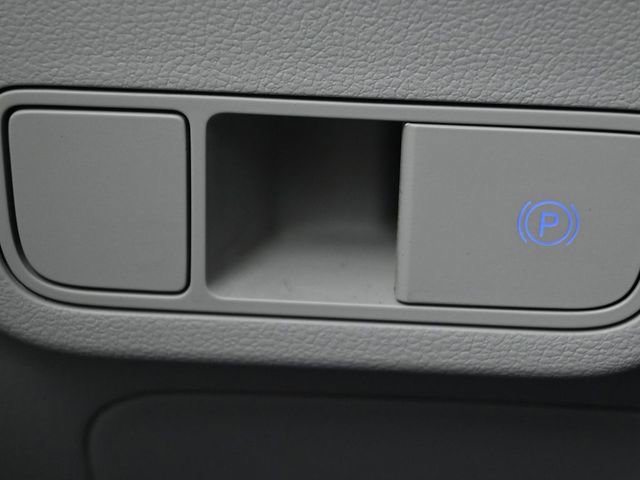 Used 2025 Hyundai Kona SE image 23