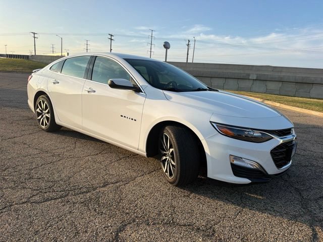 Used 2023 Chevrolet Malibu RS w/ LPO, Floor Liner Package FWD image 2