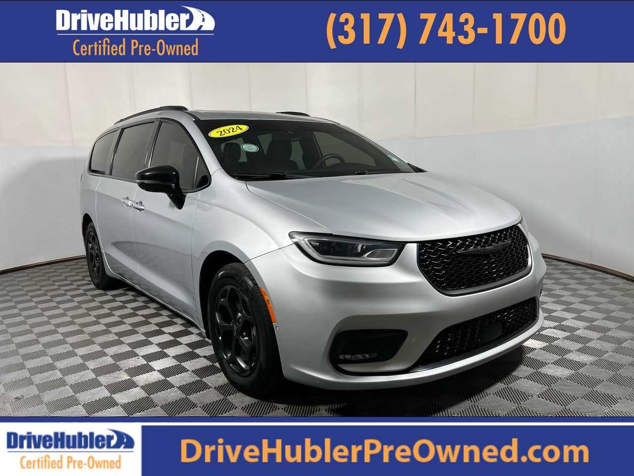 Used 2024 Chrysler Pacifica Premium FWD image 1