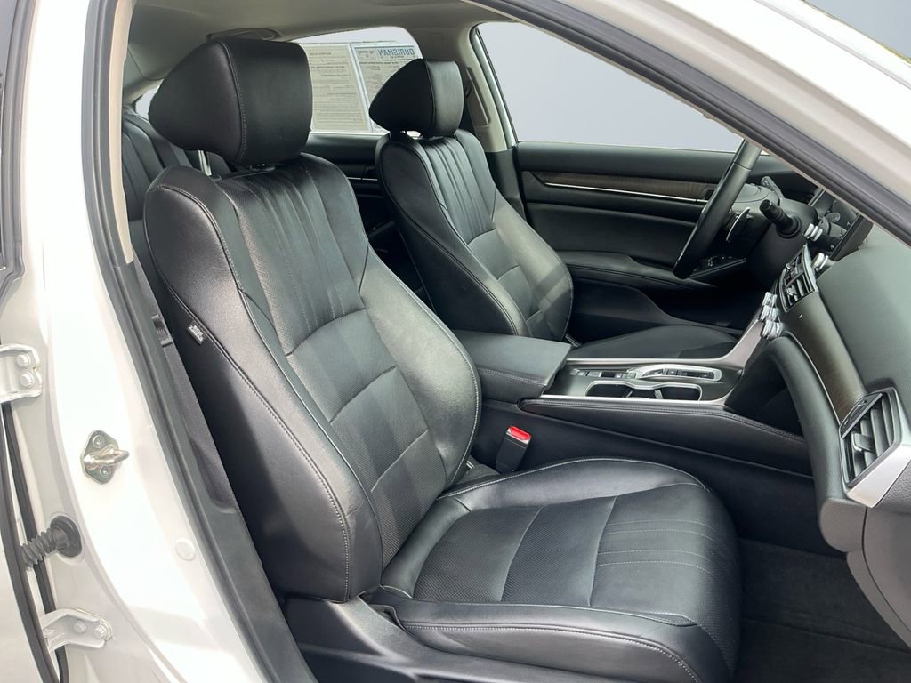 Used 2019 Honda Accord Touring image 16
