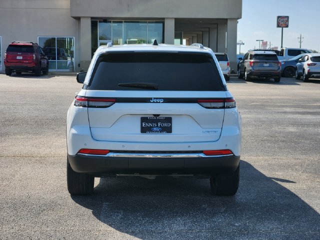 Used 2023 Jeep Grand Cherokee Limited w/ Trailer Tow Prep Group (B) RWD image 5