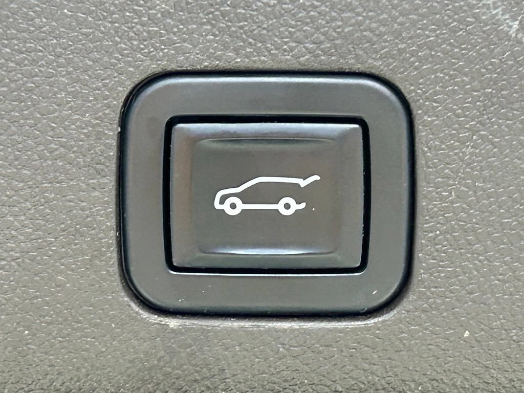 Used 2021 Cadillac Escalade Sport w/ Driver Assist Tech Package AWD/4WD image 17