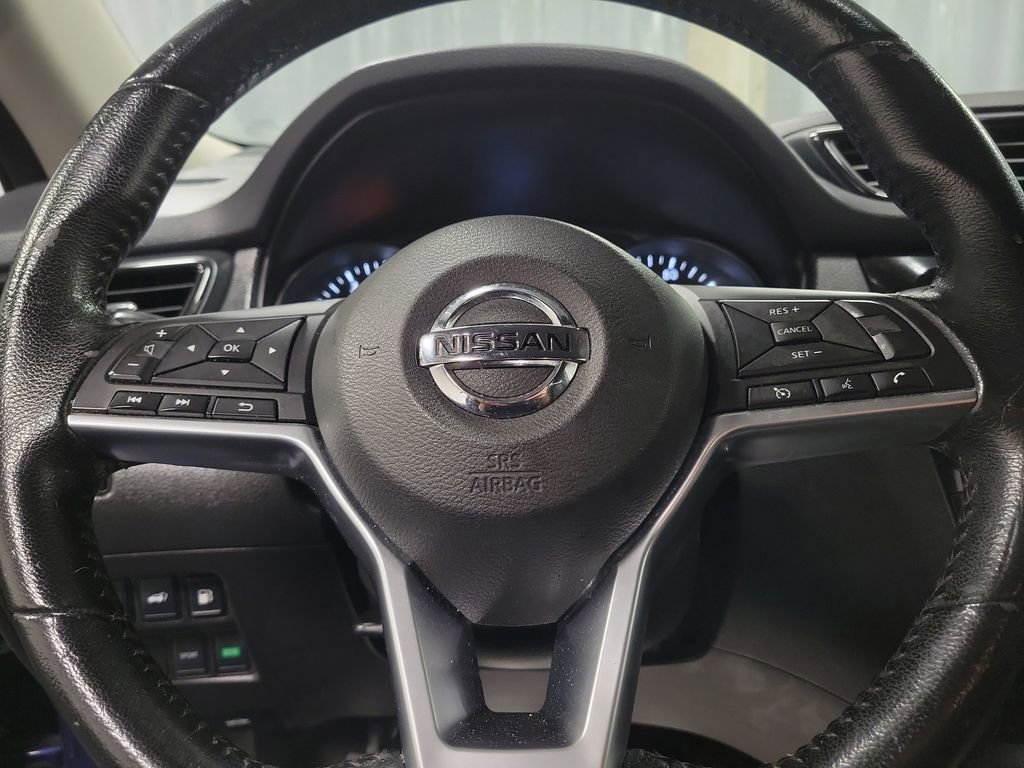 Used 2020 Nissan Rogue SV image 19