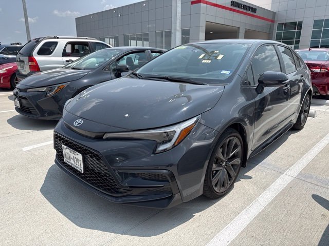 Used 2025 Toyota Corolla SE w/ SE Premium Package FWD image 2