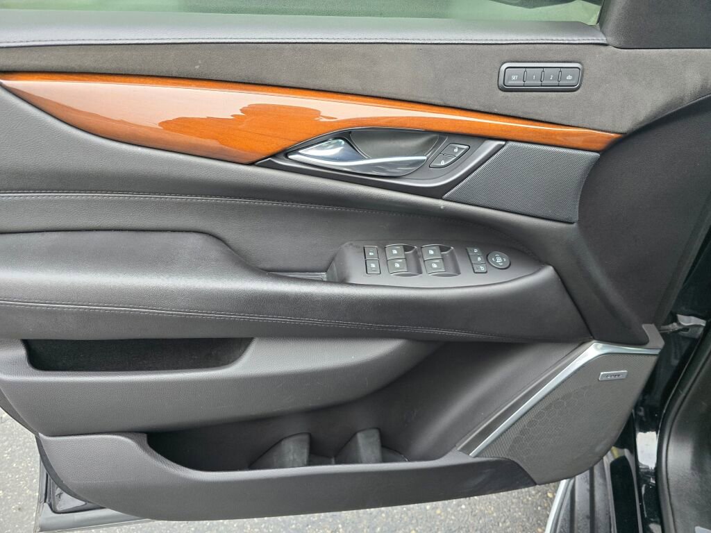 Used 2019 Cadillac Escalade Luxury image 26