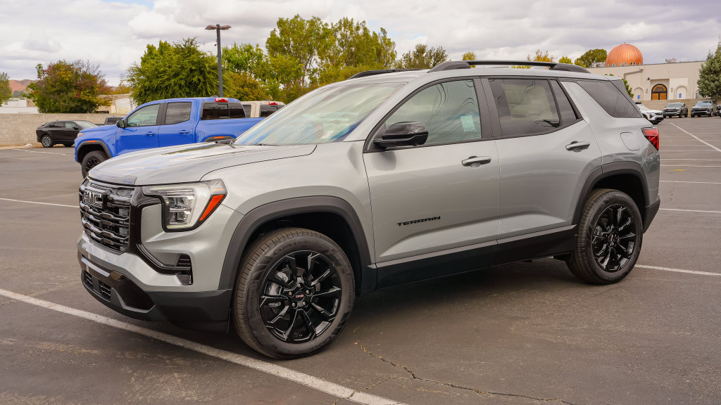 New 2027 GMC Terrain Elevation w/ Elevation Premium Package FWD image 3