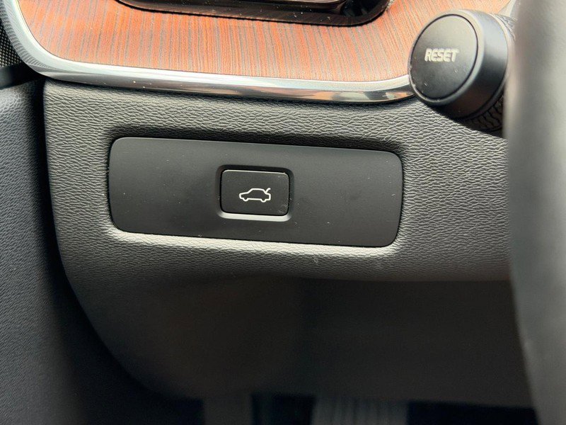 Used 2023 Volvo XC60 B5 Plus w/ Climate Package AWD/4WD image 18