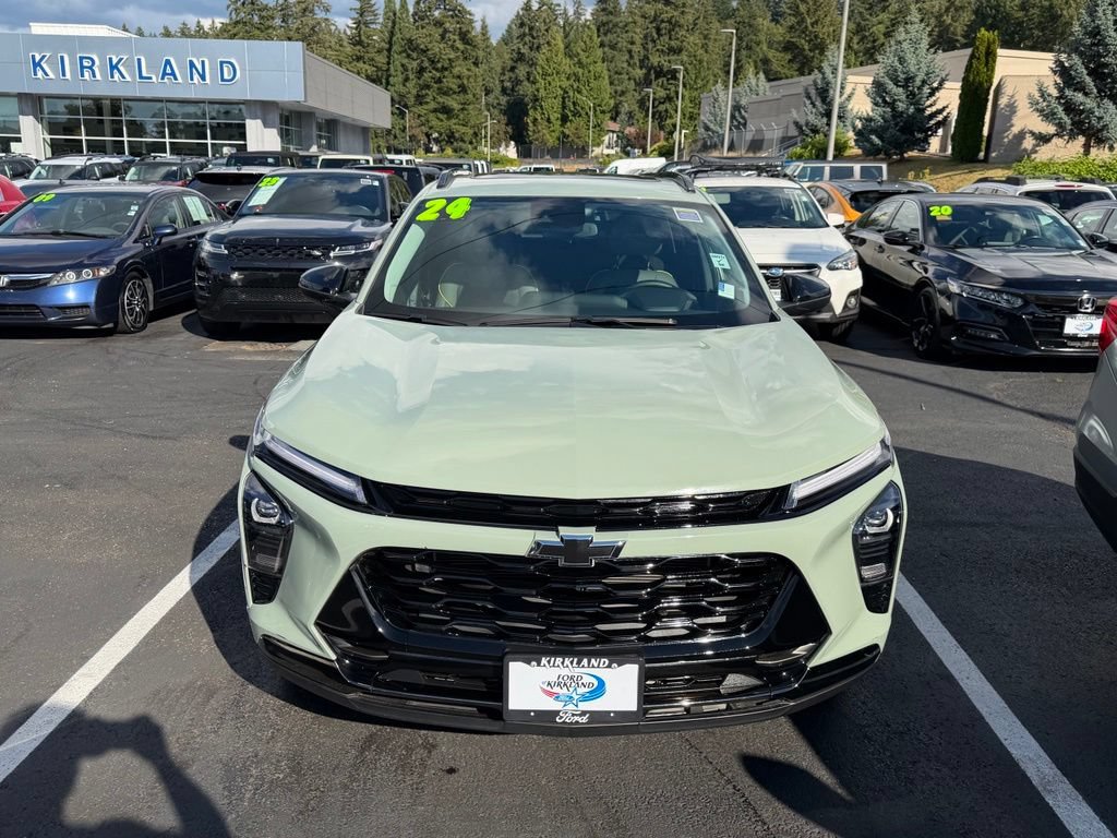 Used 2024 Chevrolet Trax ACTIV w/ Sunroof Package FWD image 5