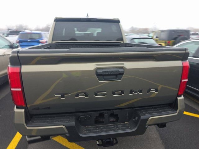 Used 2025 Toyota Tacoma TRD Sport image 4