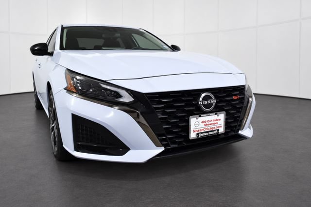 Certified 2024 Nissan Altima 2.5 SR w/ SR Premium Package FWD image 3
