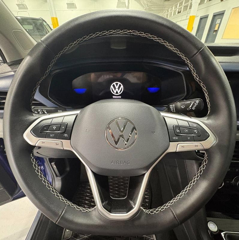 Used 2024 Volkswagen Taos SE w/ Panoramic Sunroof Package FWD image 12